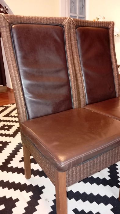 Scaune din ratan, piele și lemn masiv – set elegant și confortabil