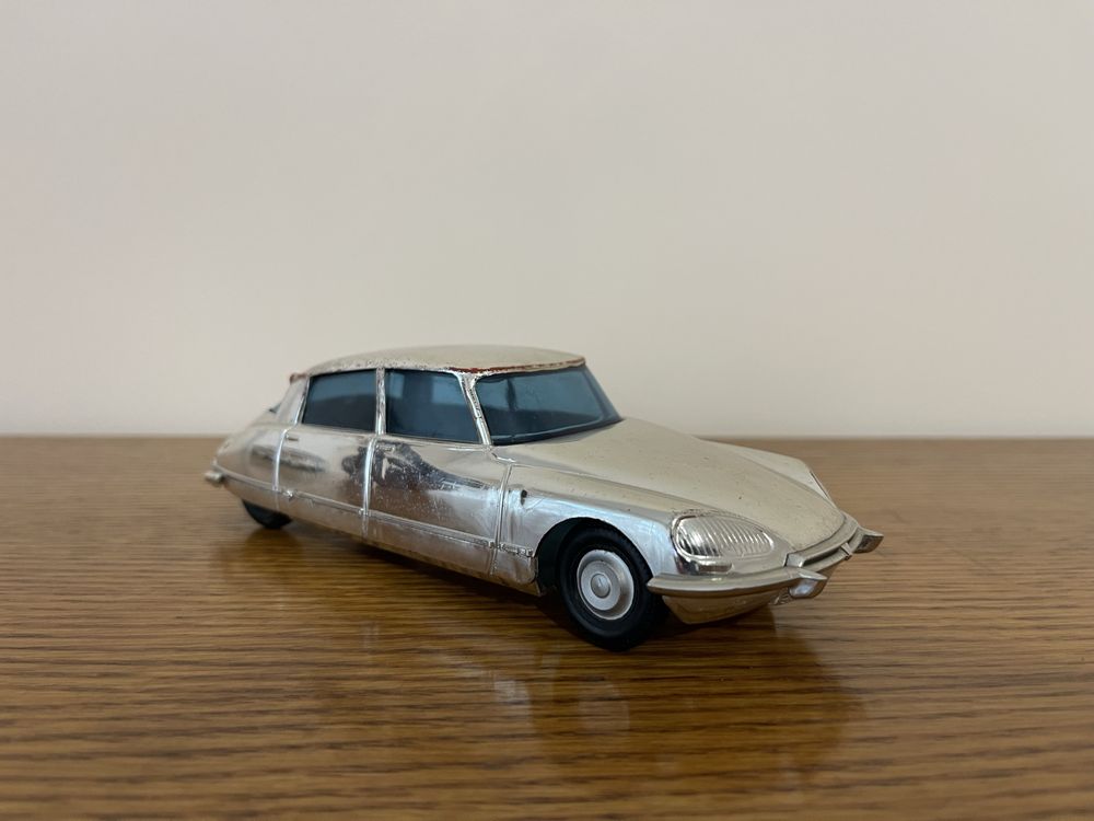 Мащабен модел Citroen DS 21 1:24 Pallas Италия цвят хром