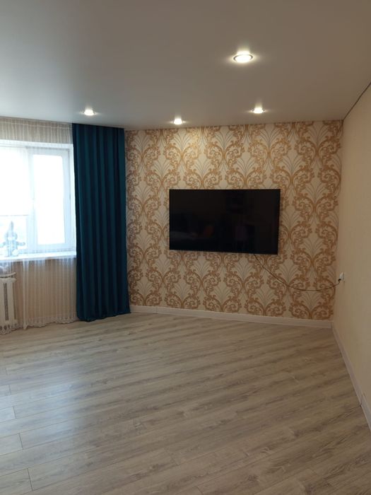 2 ком Новострой, Военная Академия, 3 гор поликлинника. 180+