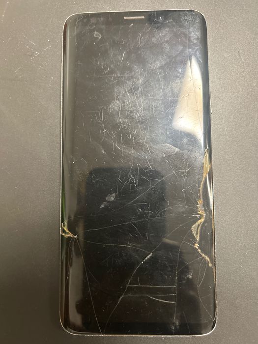 Vând telefoane Samsung Galaxy S9+ dual-core deteriorate.