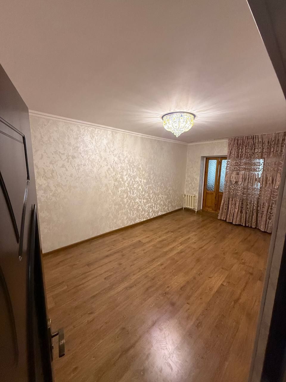 Selxoz insitut yonida 3*4 4/1/4/72 kv agarot parkovka bor srochniy