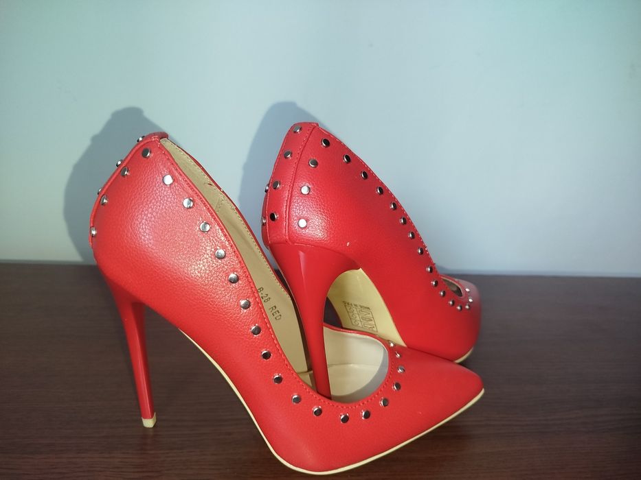 Pantofi noi rosii