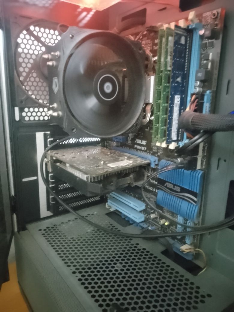 Vând PC gaming low buget preț negociabil
