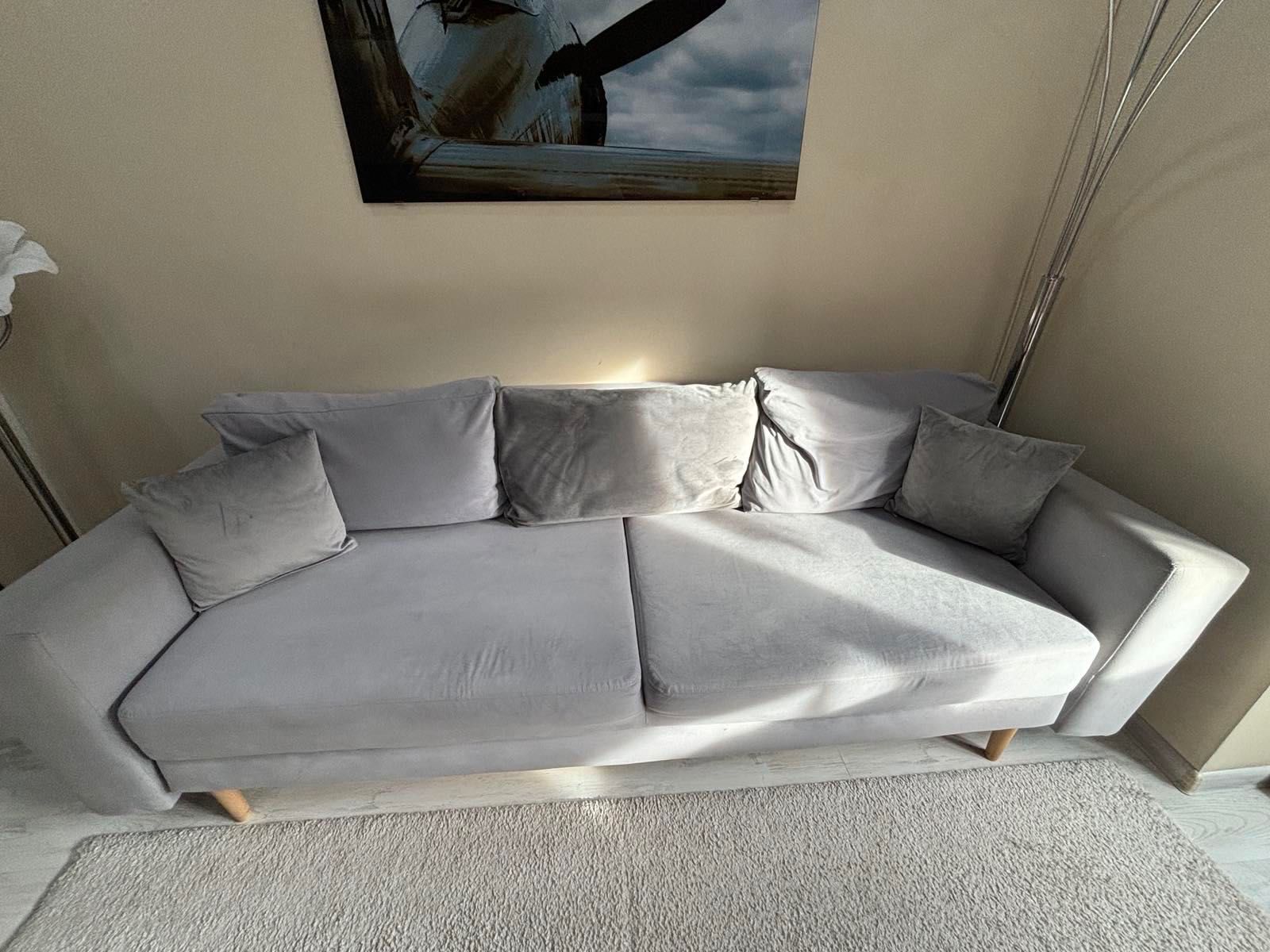 Продавам разтегателен диван с функция сън