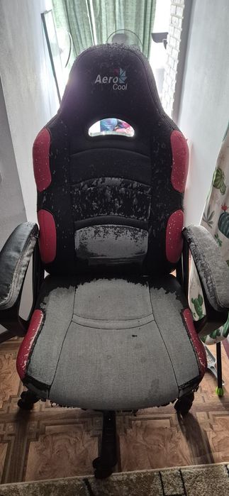 Кресло игровое, все механизмы целые