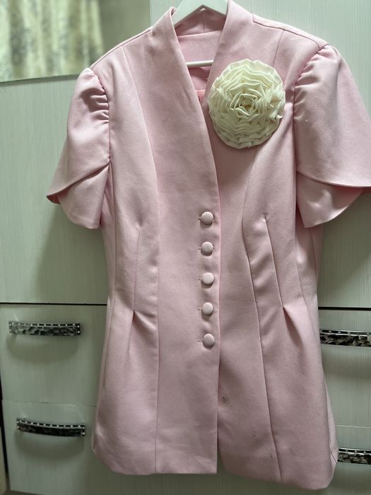 Пиджак розовый почти новый  одевали 1раз