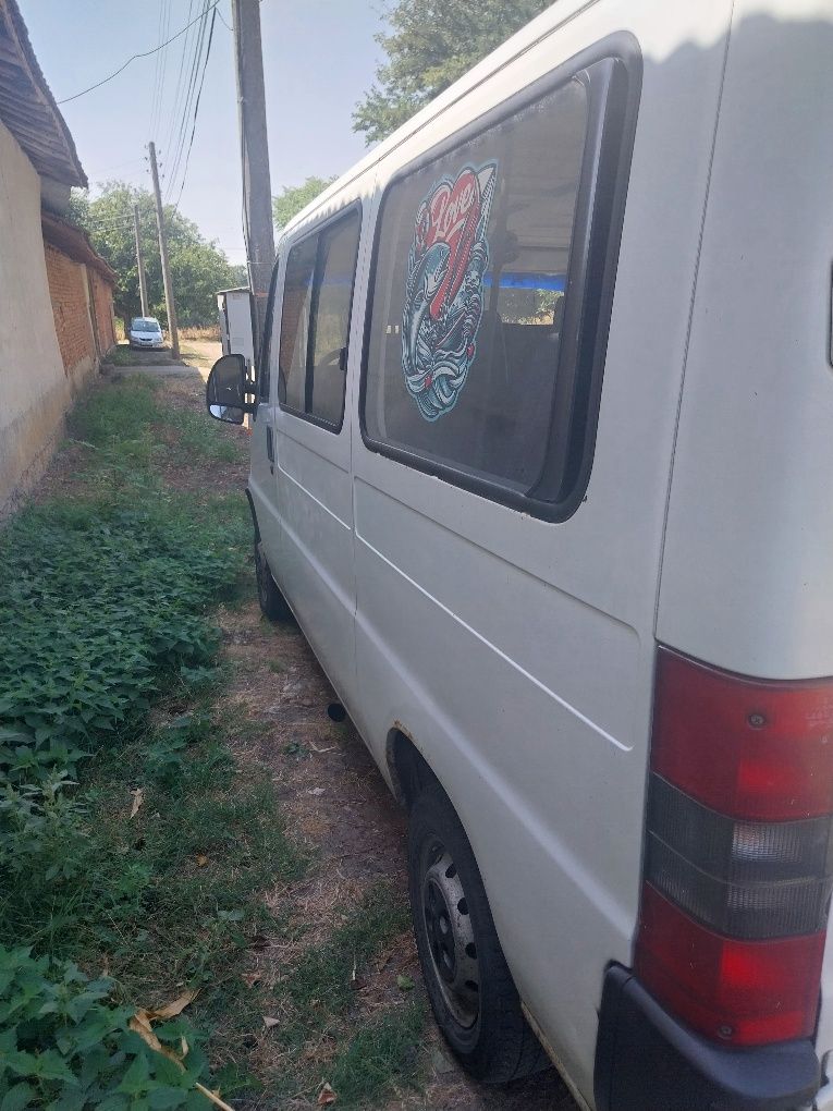 Пътнически бус 8+1 пежо боксер