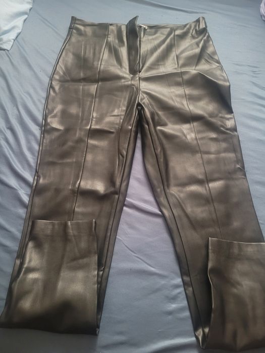 Vând pantaloni dama imitație de piele