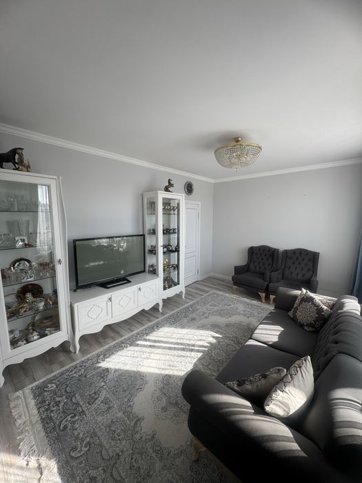 Витрины  и тумба под телевизор