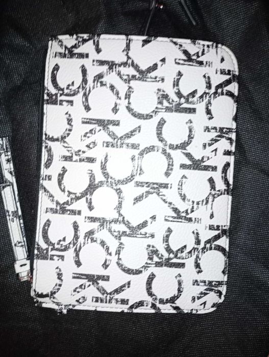 Дамска чанта Calvin Klein original  бяло и черно брандирана