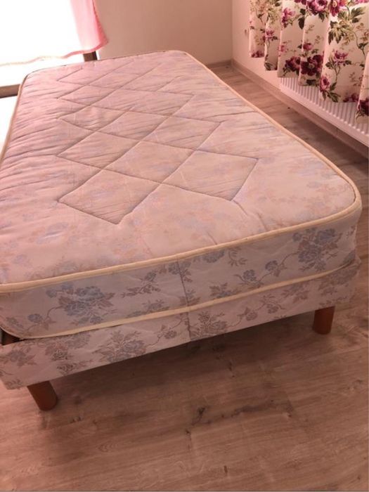 Pat cu saltea pentru o persoana