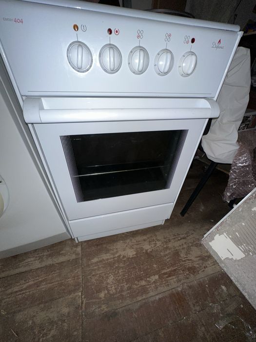 Продам электроплиту с духовкой Дарина
