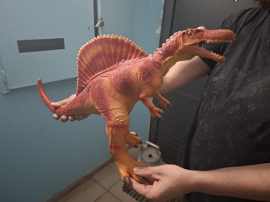 Гиганские фигуры динозавров !