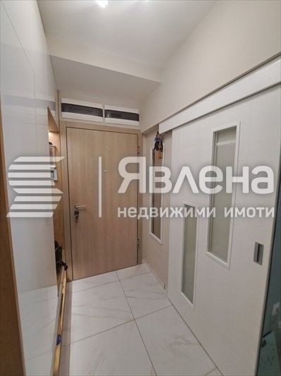 Продава се Тристаен апартамент в Варна, Възраждане 1 - 109 кв.м за 2065 €/кв.м - Снимка #4