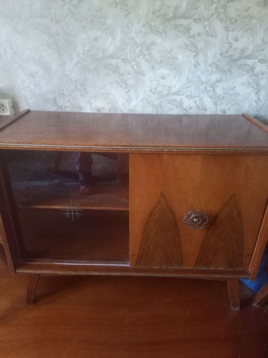 Тумбочки и гладильная доска