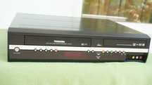 Triplu DVD recorder combo VHS si HDD Toshiba RD-XV47 stereo DEFECT