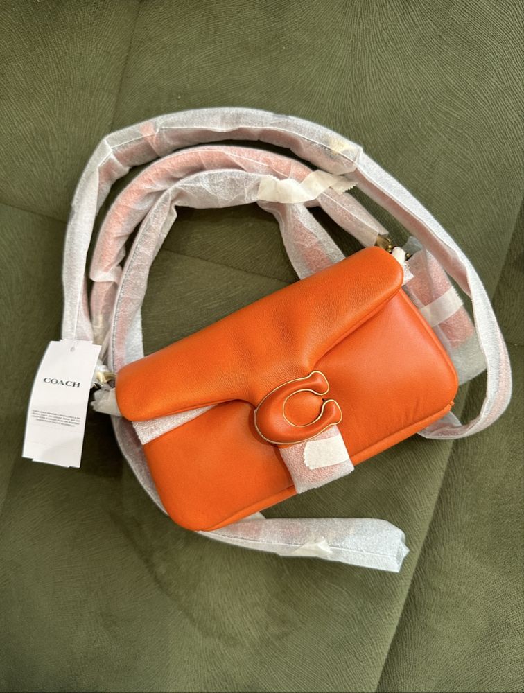 COACH 'PILLOW TABBY 18' нова чанта