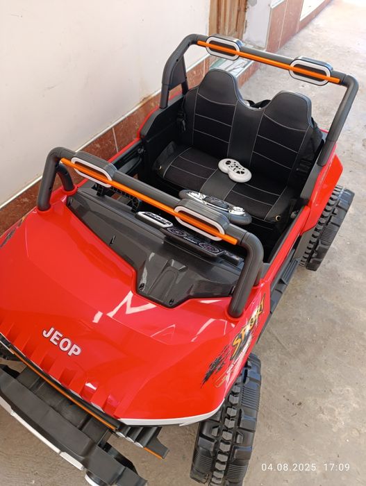 Katta hajmli bolalar mashinasi sotiladi holati yangi minilmagan