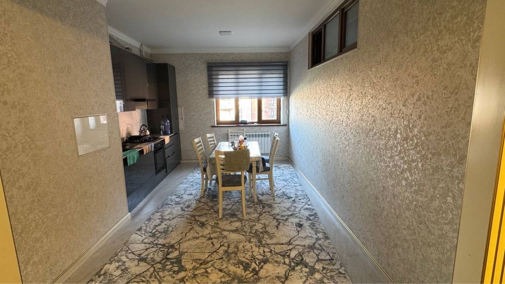 Продается квартира центр Нукус ул, 122 кв.м