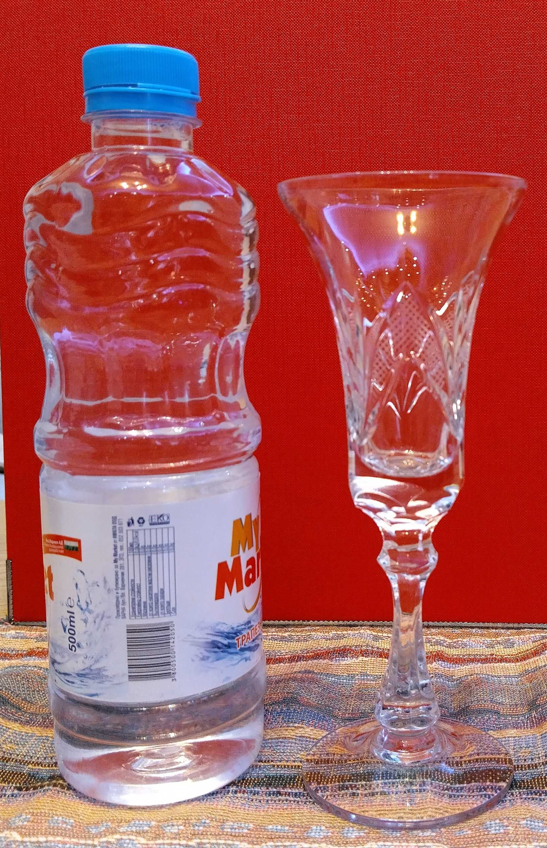 Продавам 5 броя кристални чаши със столче на завод "Кварц" Сливен