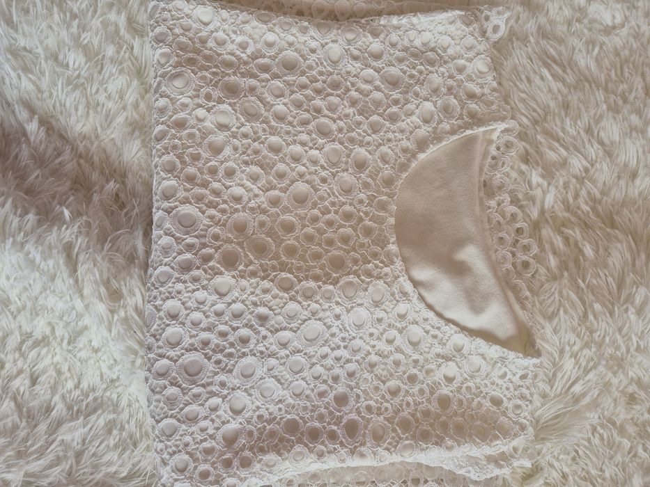 Бяла дантелена блуза