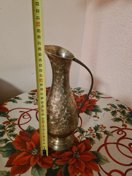 Кани  два броя и ваза