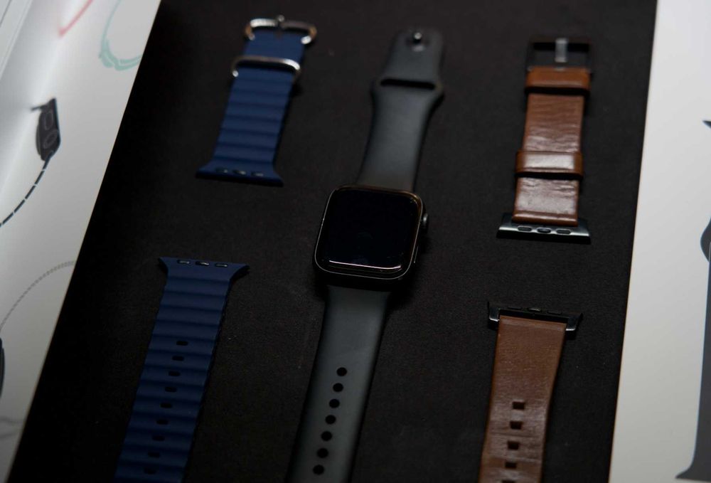 Apple Watch Series 5 44mm + 3 Каишки