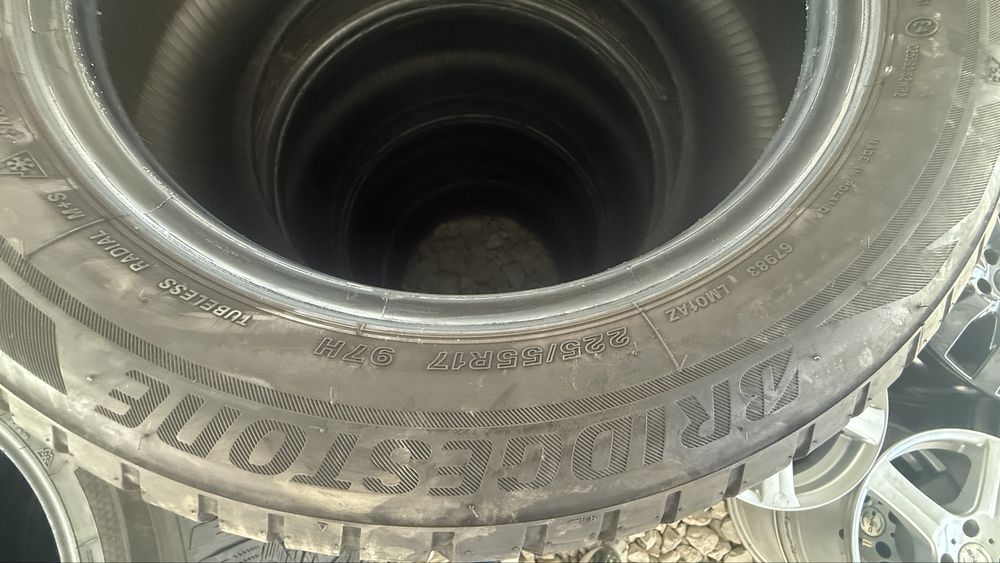 Гуми BRIDGESTONE. 225/55 R 17
