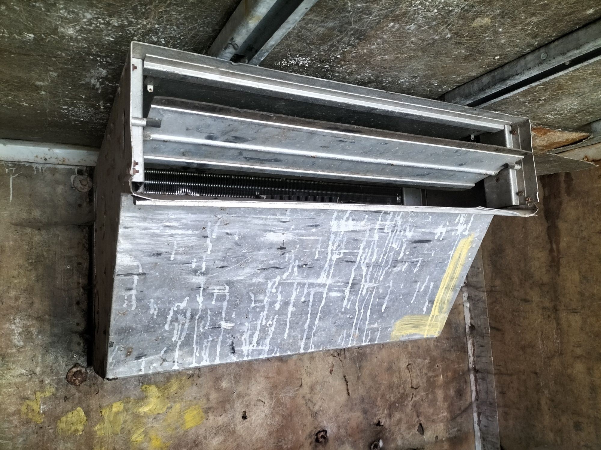 Container frig frigorific 
Exterior 5500 x 2450
Interior 5000 x 2050