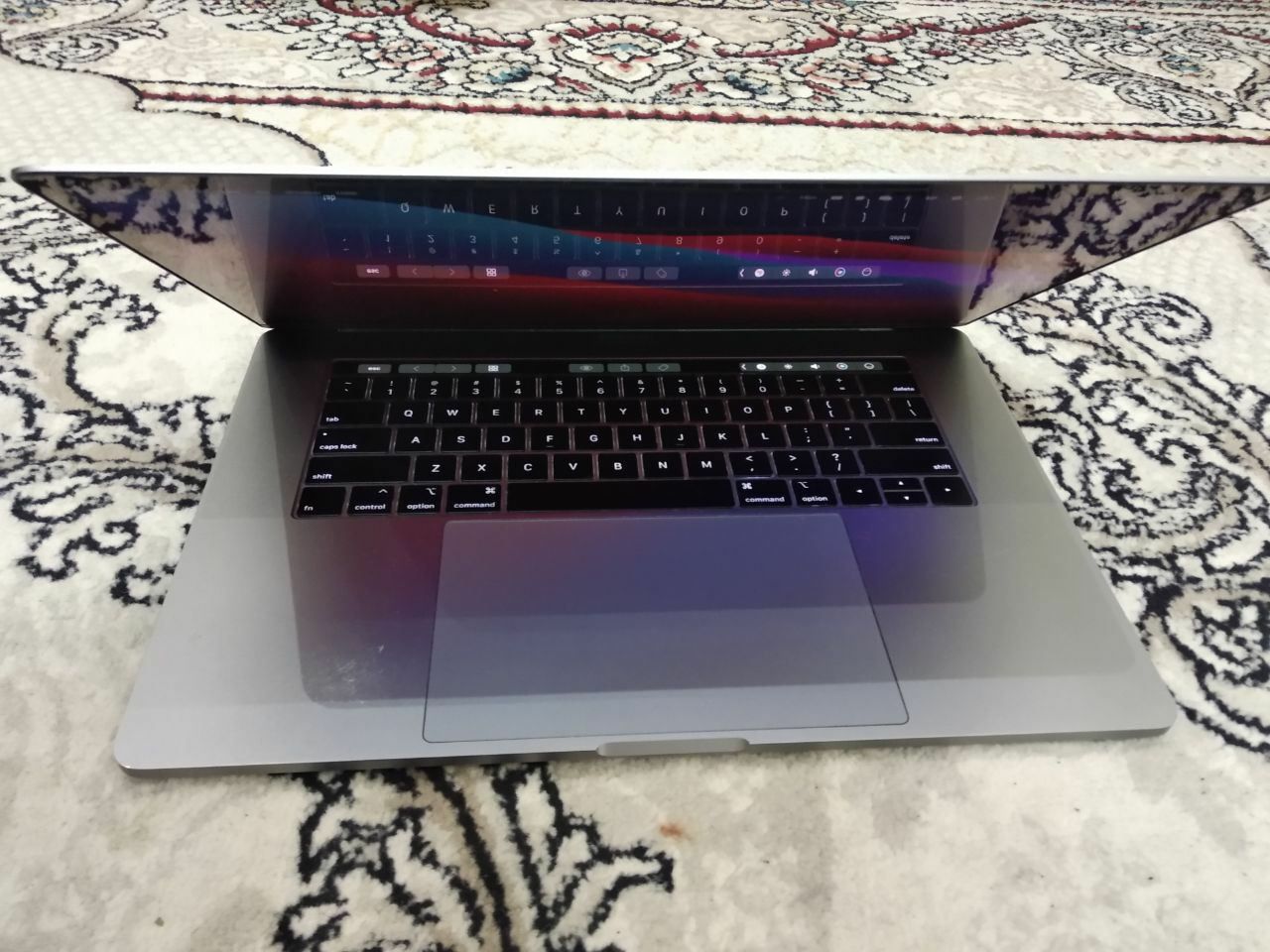 Hamyonbop MacBook Pro 15" 2018; SSD 256 GB, RAM 16 GB, Core-i7