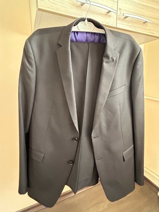 Мъжки костюм - размер 52