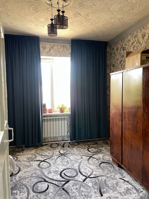 Сотилади Мустакиллик кочаси 65 дом.  6 кв.   З хонали