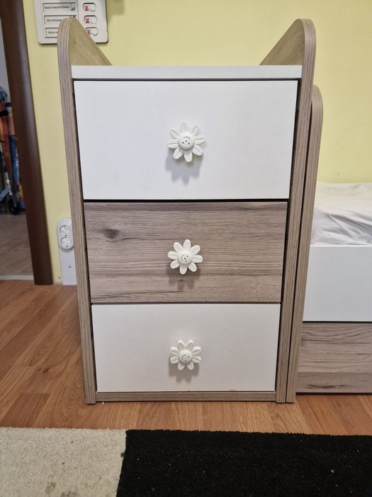 Комбинирано детско легло люлка с пет чекмеджета скрин и бебешки матрак