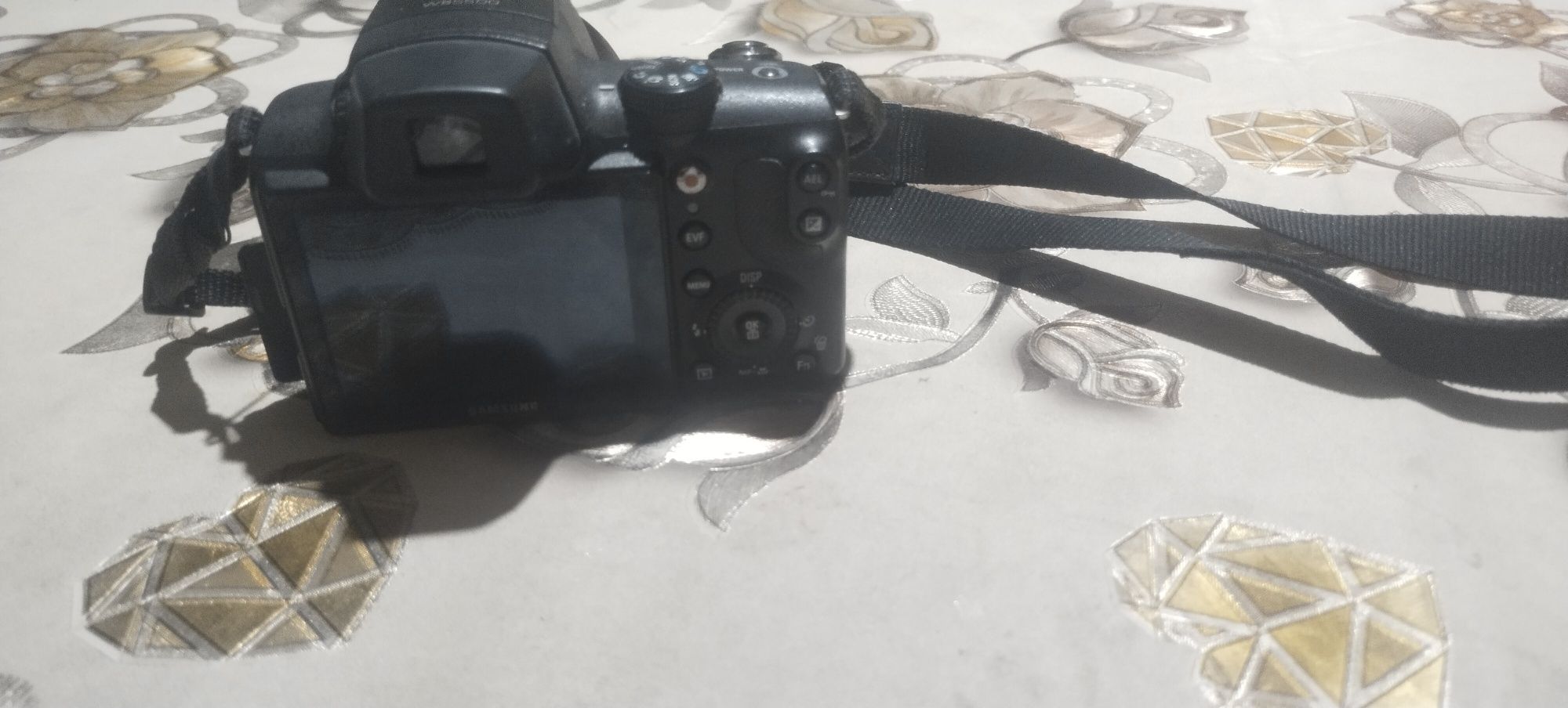 Самсунг цифровой фотоаппарат сотилади холати янгидай