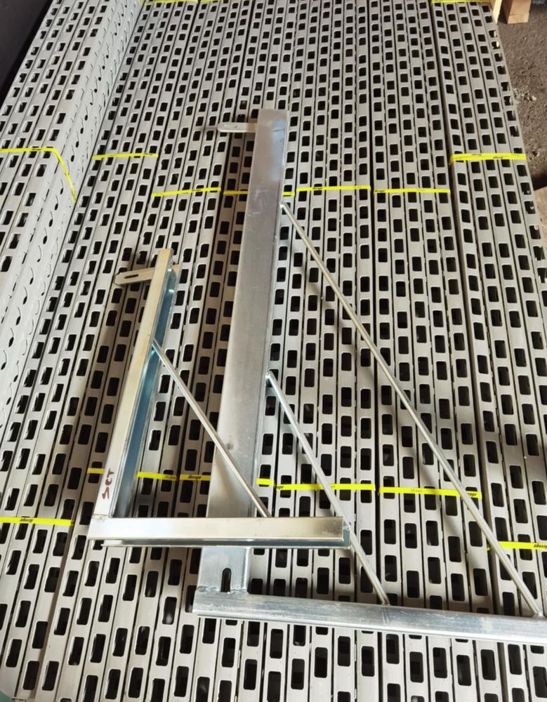 Accesorii cofraje doka Montanti, Distantieri, Lamele, Vincluri, coltar
