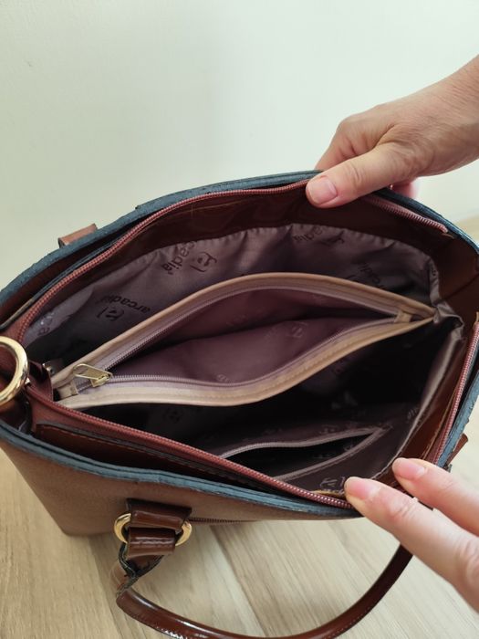 Продавам използвана кафява чанта