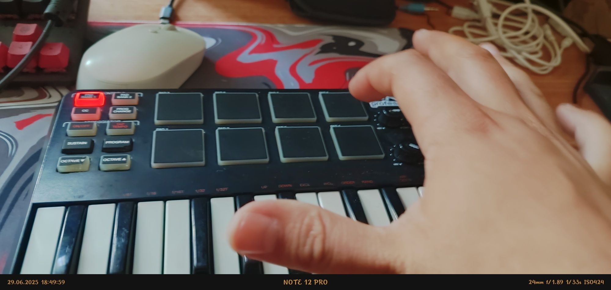 Akai professional mini  midi клавиатура