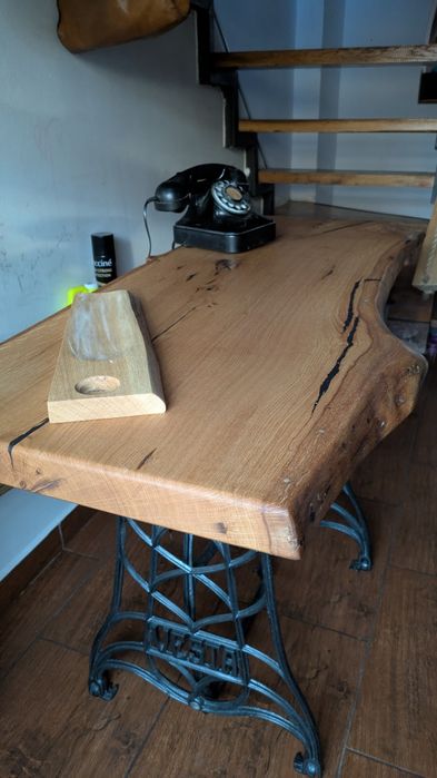 Masă din Stejar Masiv cu Picioare de Fontă Vesta – Piesă Unicat,