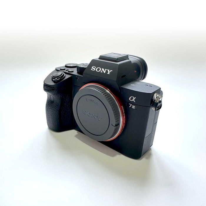 Фотоаппарат Sony A7 III Body и объектив Sony FE 90mm f/2.8 Macro G OSS