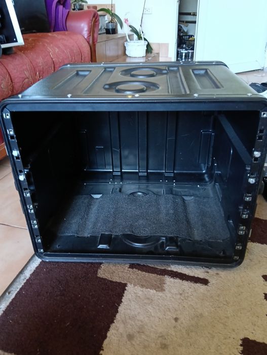 Rack case 8u sau schimb cu ceva mai mic