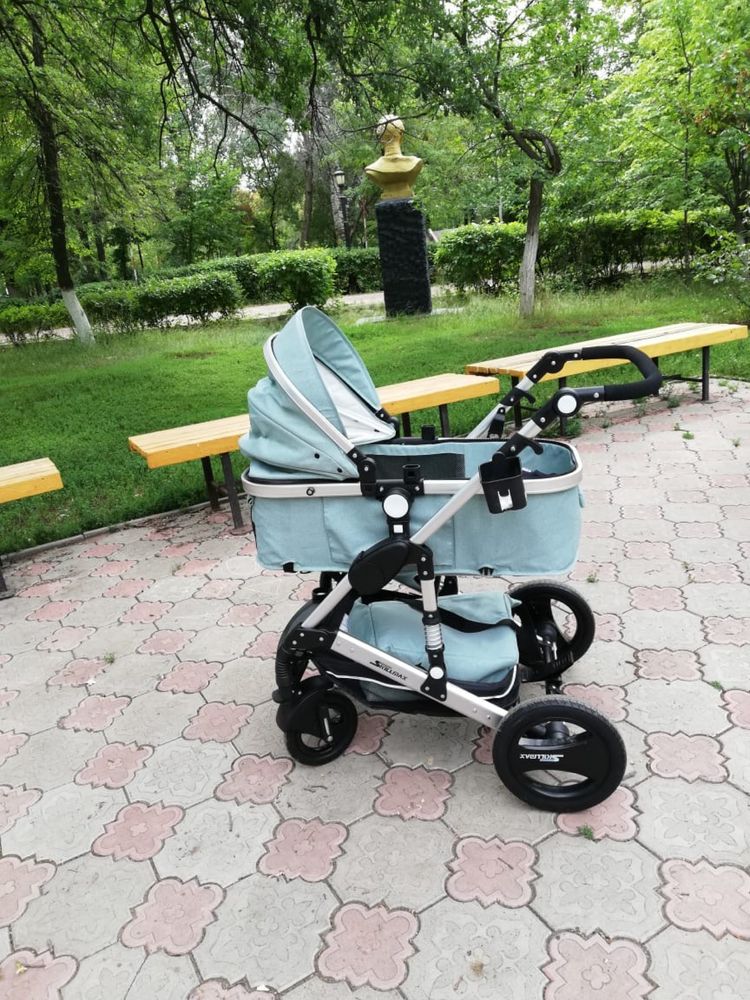 Продам    коляску      в хоршем состояний