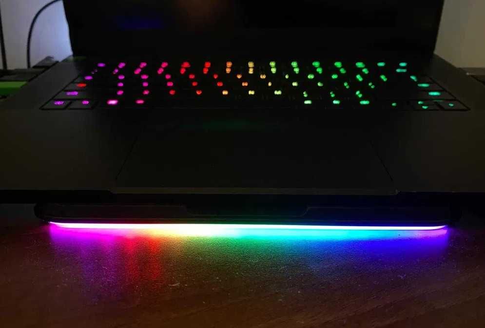 Suport Laptop Razer Chroma cu hub 3 porturi USB 3.0
