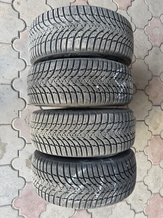 Продам зимнюю резину Kumho (215/50/R17)