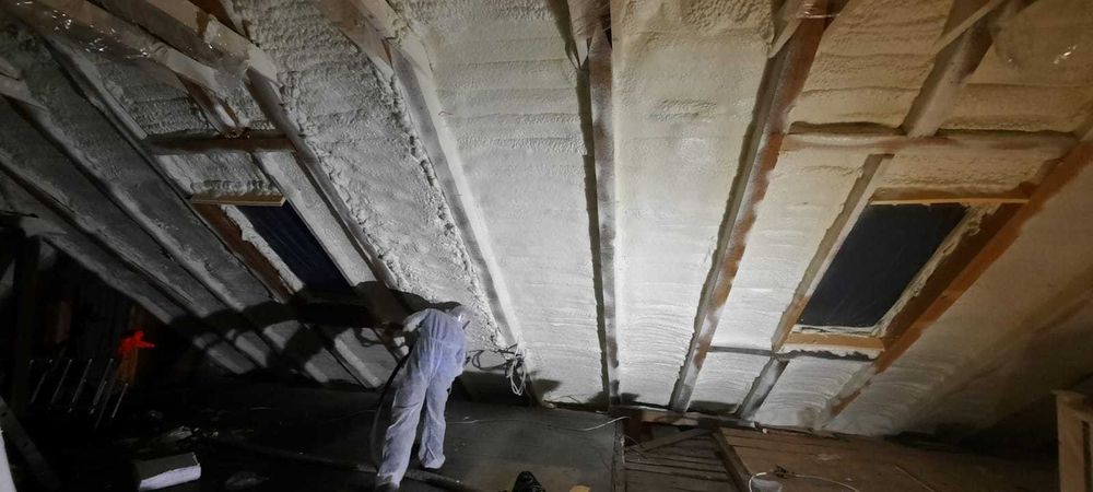 Izolatie cu spuma poliuretanica si poliurea