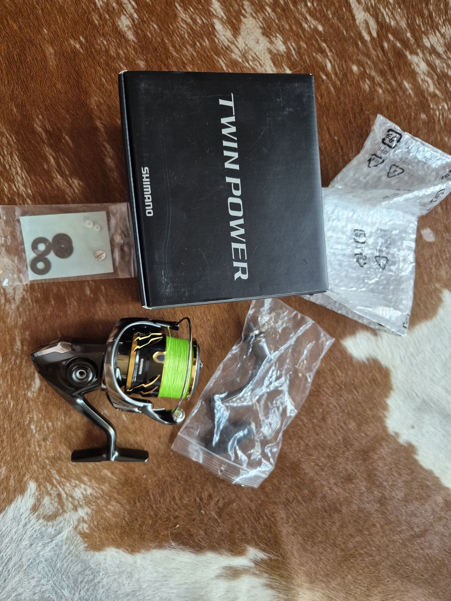 Shimano  TWIN POWER 4000MHG риболовна макара