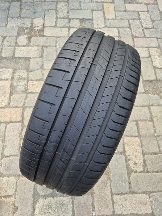 O bucată 285/40 R22 vară - una Pirelli