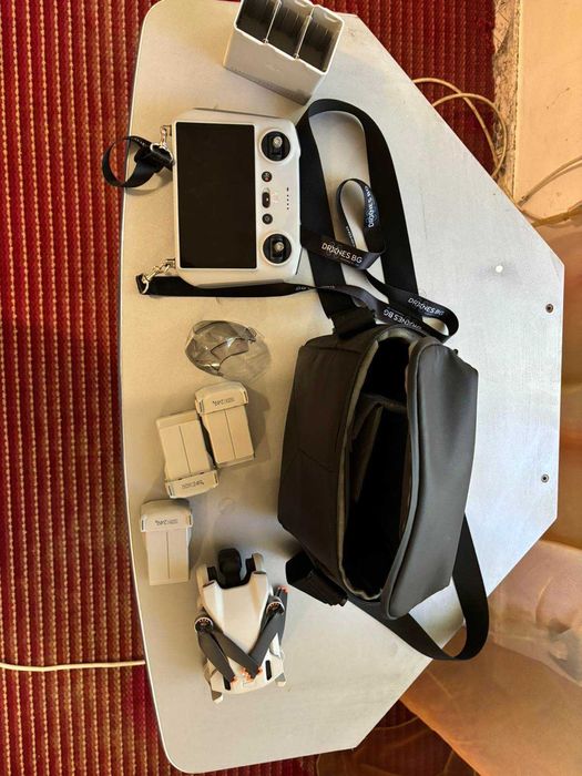 Продавам дрон DJI mini 3 комплект