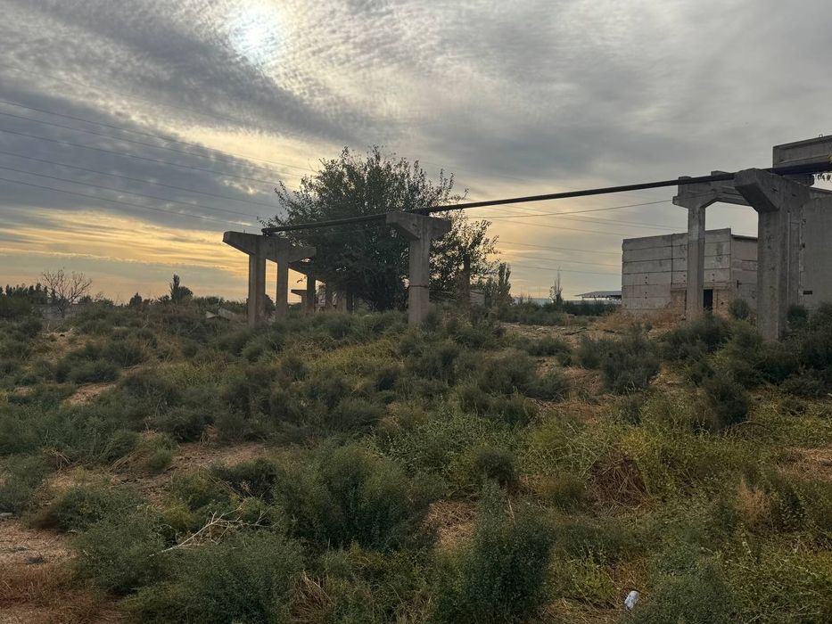 Чирчик. Продам 5 га. Строени под снос