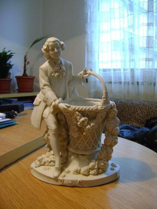 Стара порцеланова ваза 1875 г./hard paste Porcelain Porzellanfabrik He