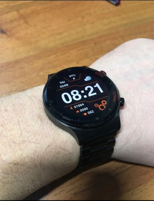Smartwatch cu EKG și Măsurare a Tensiunii Arteriale